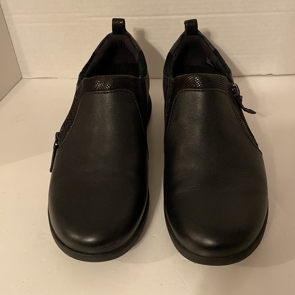 Women’s Biotime Adorn Zip Black Shoes Size 9